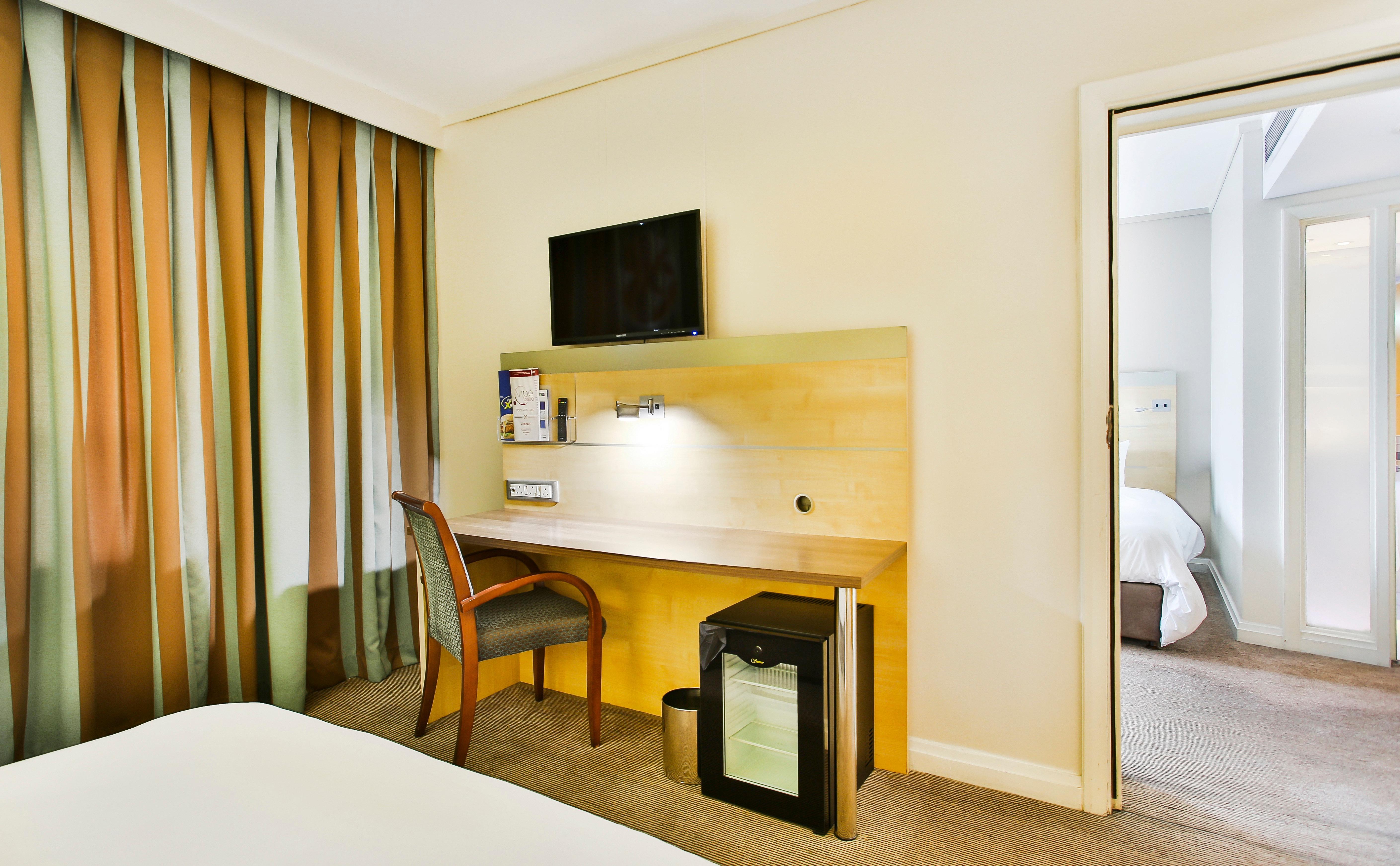 Holiday Inn Express Sandton-Woodmead, An Ihg Hotel Экстерьер фото